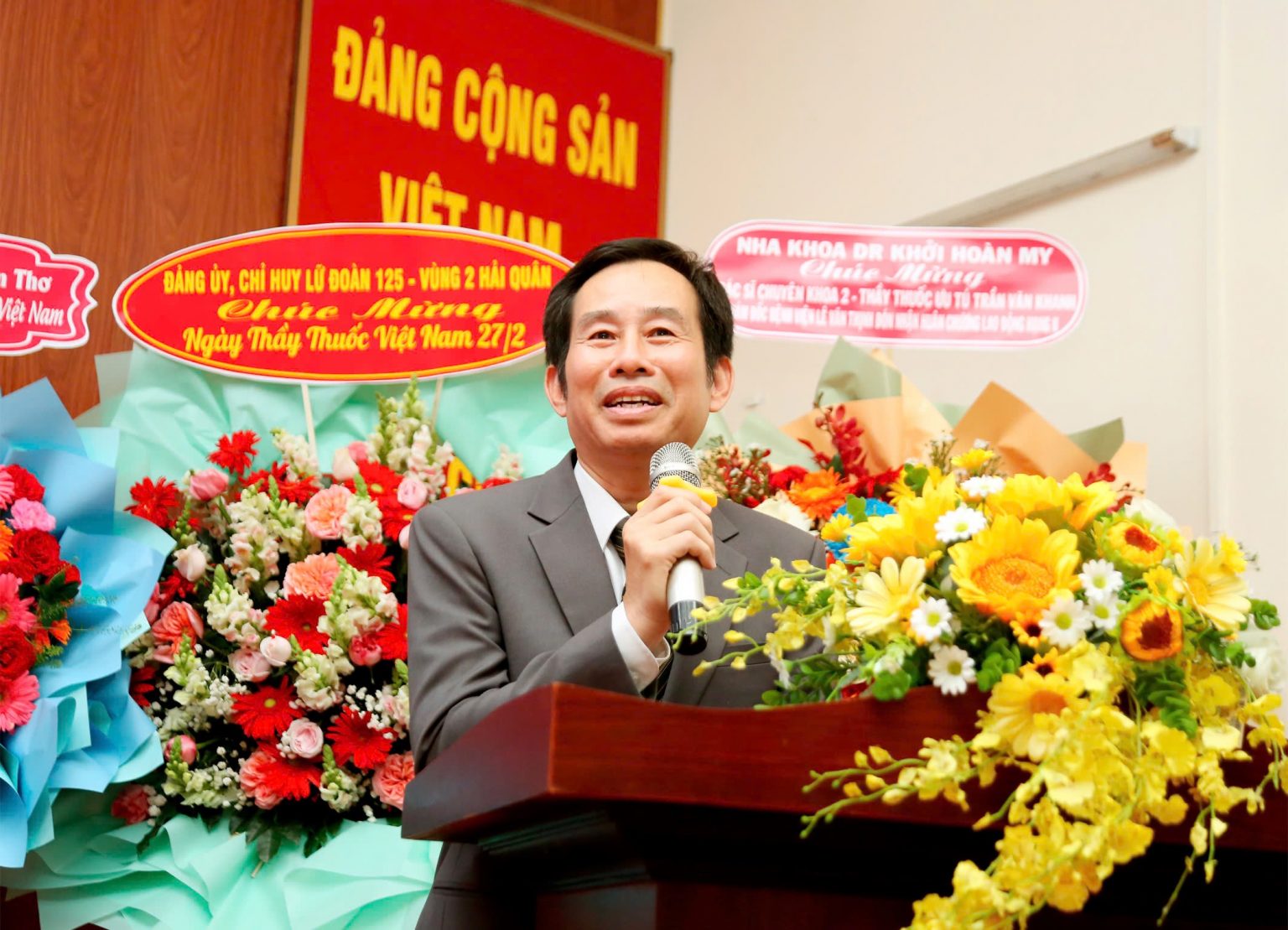 BS. CKII Trần Văn Khanh, Giám đốc Bệnh viện Lê Văn Thịnh phát biểu tại buổi lễ