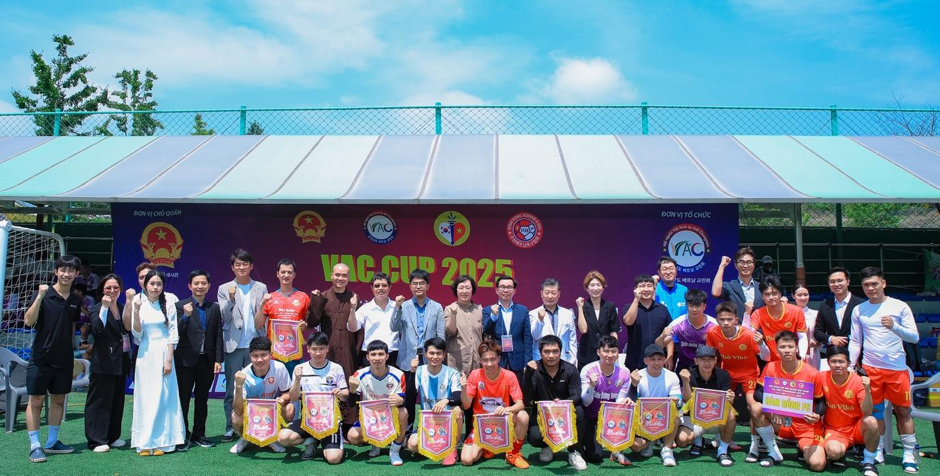 Khai  mạc giải bóng đá cộng đồng VAC  Cup  2025 