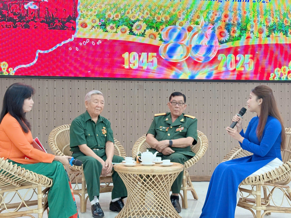 An Giang: Cô giáo Lê Thị Mỹ Trân và đoàn thanh niên phường Rạch Giá: Tri ân lịch sử – Hướng về tương lai