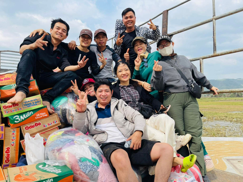 Hội thiện nguyện Đà Nẵng và Bà con thôn Phước Lâm hỗ trợ hơn 1300 phần quà cứu trợ đồng bào vùng lũ Đắk Lắk